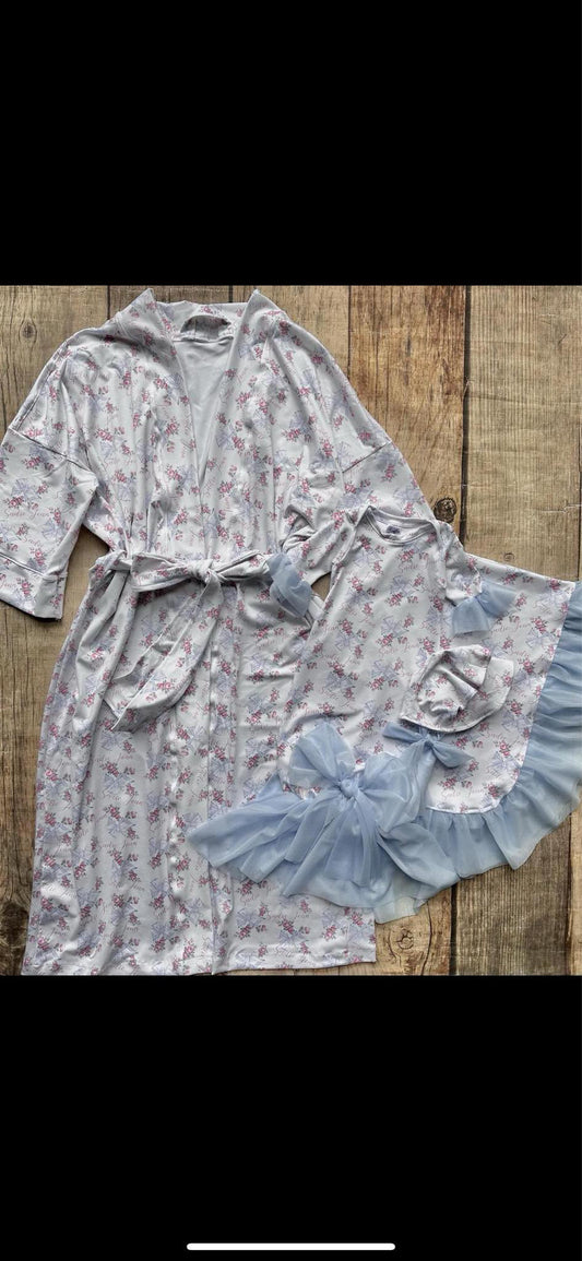 Reserved- gown set with 1/2 bottom pink chiffon, robe and mom pjs